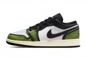 AIR JORDAN 1 LOW WHITE BLACK GREEN GS [DO8244-003]