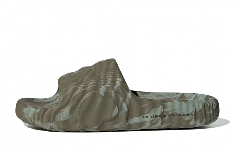 ADILETTE 22 LIGHT OLIVE GREEN [HP6517]