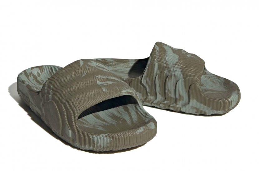 ADILETTE 22 LIGHT OLIVE GREEN [HP6517]