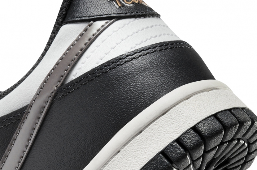 DUNK LOW BLACK WHITE METALLIC [DH9764-001]