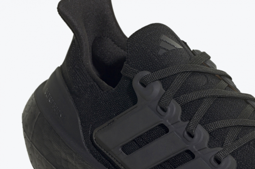 ULTRA BOOST LIGHT TRIPLE BLACK [GZ5159]