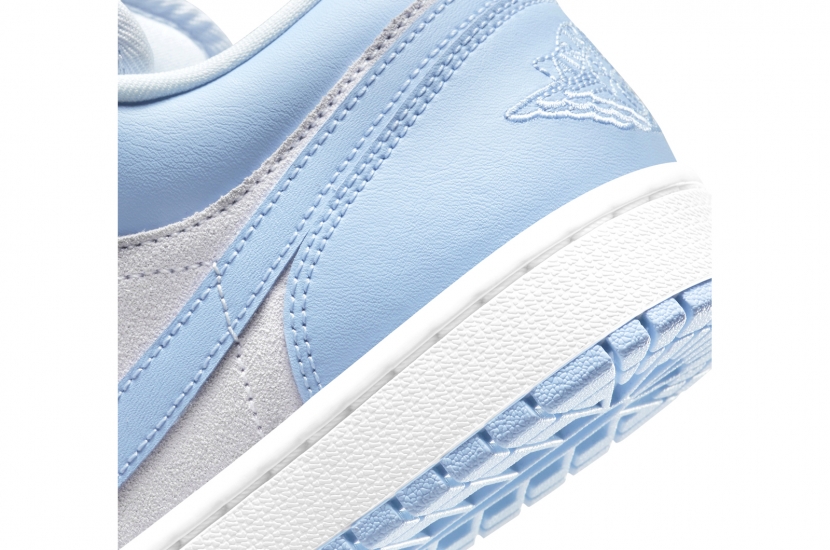 AIR JORDAN 1 LOW ‘UNIVERSITY BLUE [DC0774-050] 