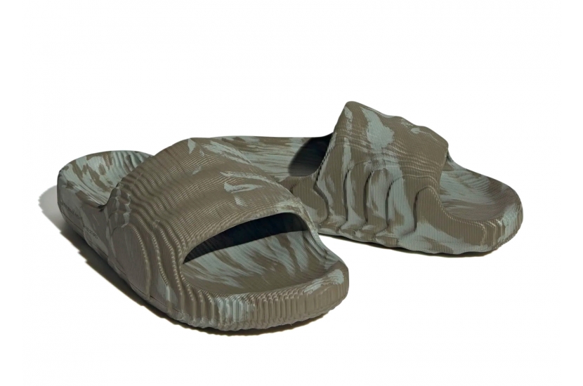 ADILETTE 22 LIGHT OLIVE GREEN [HP6517]