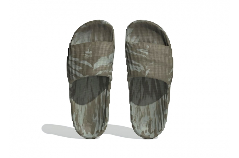 ADILETTE 22 LIGHT OLIVE GREEN [HP6517]