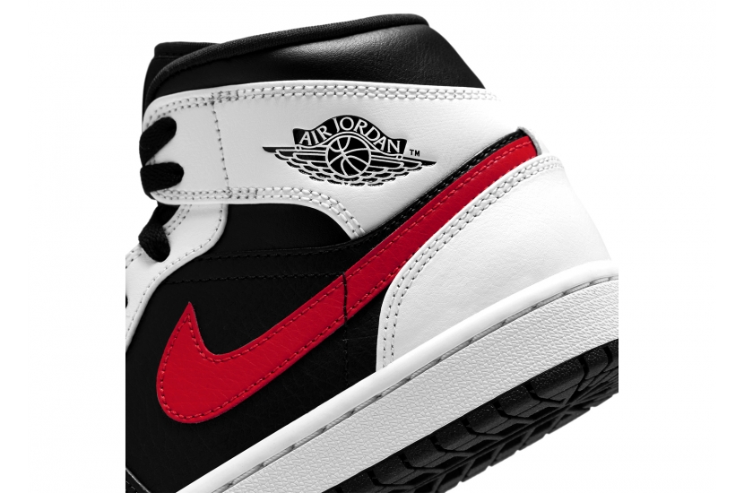 AIR JORDAN 1 MID BLACK CHILE RED WHITE [554724-075]