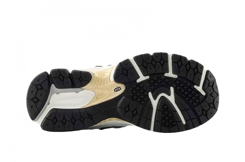 NEW BALANCE 2002R WHITE BLACK GOLD [GC2002PS]