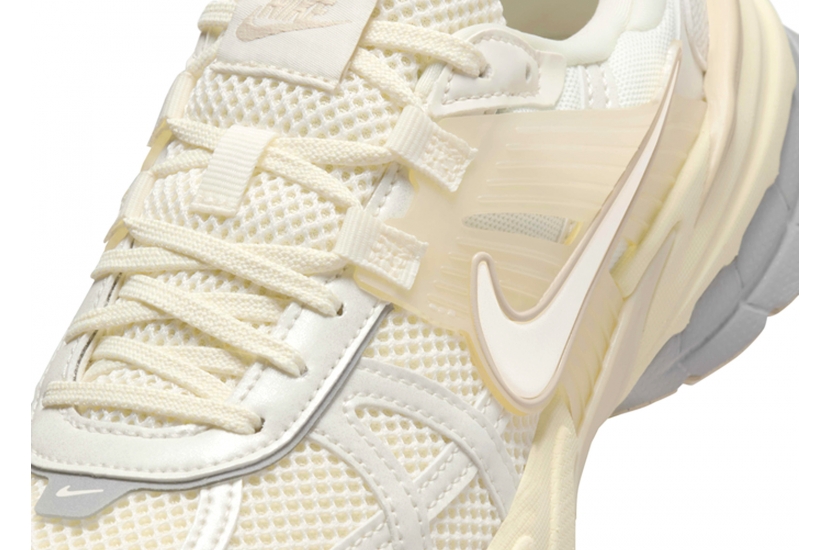 NIKE V2K RUN PALE IVORY [HQ1512-110]