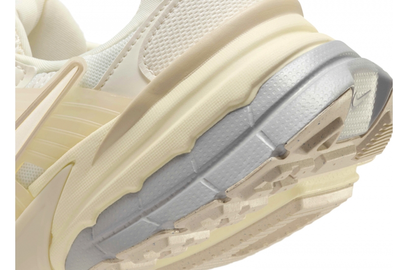 NIKE V2K RUN PALE IVORY [HQ1512-110]