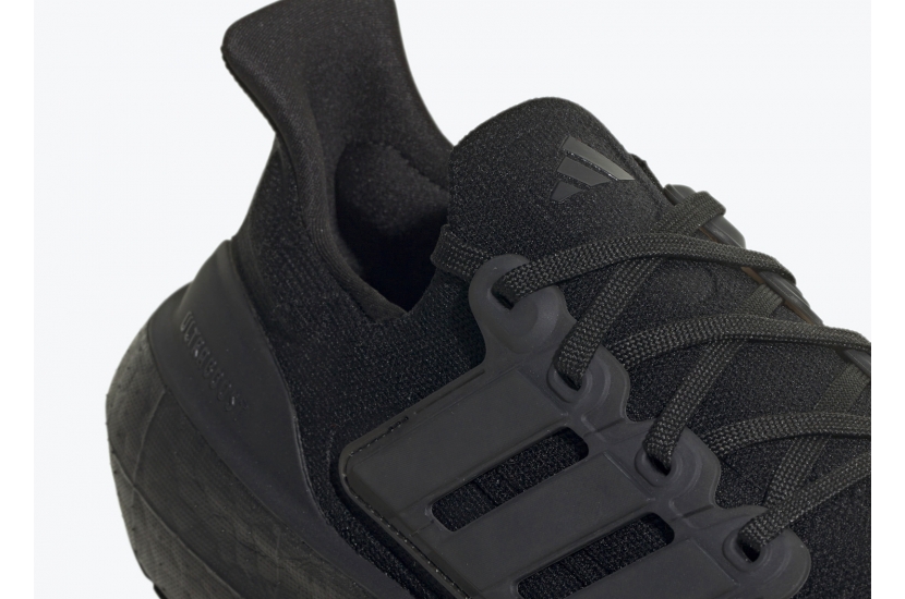 ULTRA BOOST LIGHT TRIPLE BLACK [GZ5159]