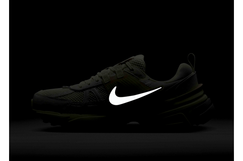 NIKE V2K RUN PALE IVORY [HQ1512-110]